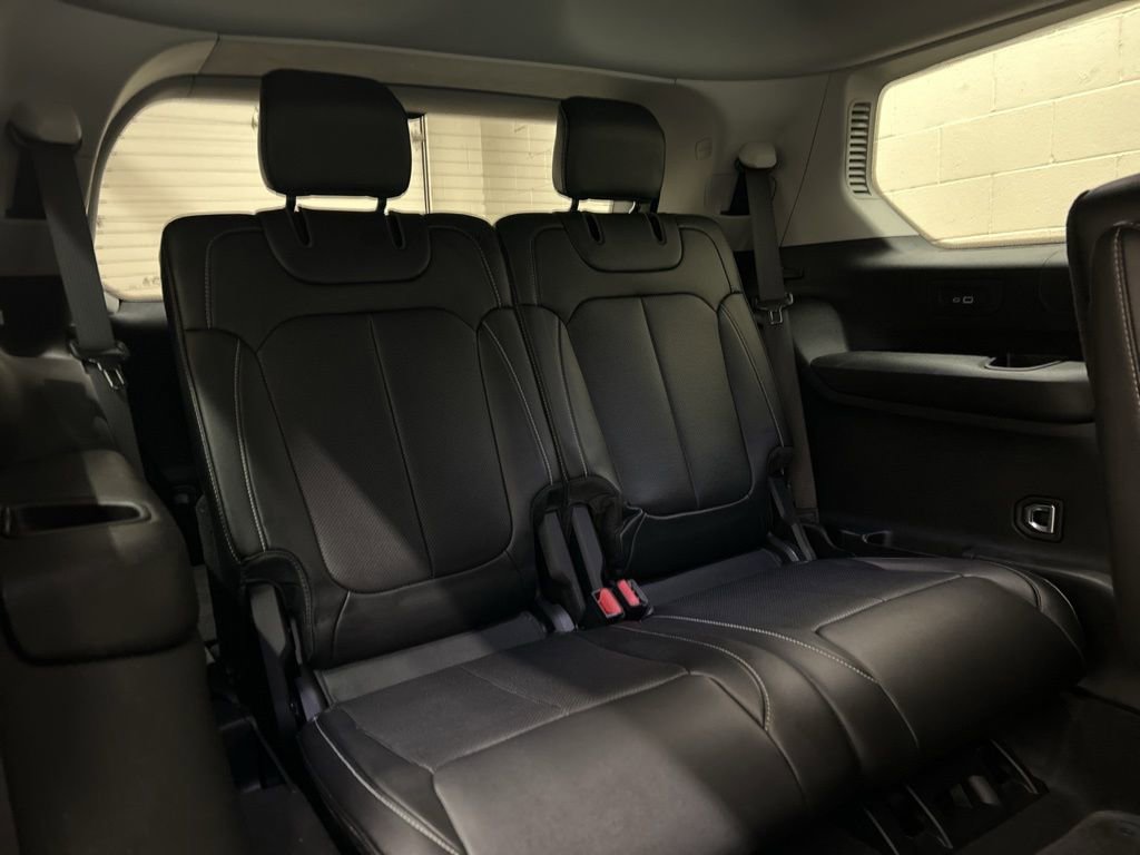 Used 2023 Jeep Grand Cherokee L Limited w/ Luxury Tech Group II image 10