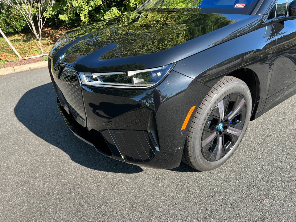 Used 2024 BMW iX xDrive50 w/ Sport Package AWD/4WD image 26
