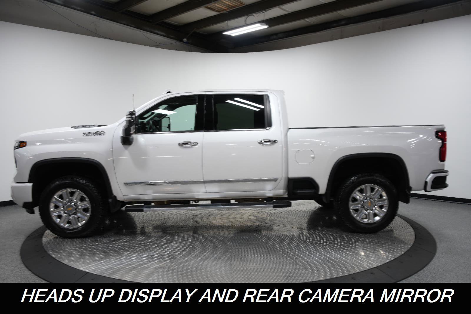 Used 2025 Chevrolet Silverado 2500 High Country w/ High Country Premium Package AWD/4WD image 4