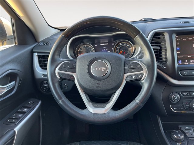 Used 2016 Jeep Cherokee Overland w/ Technology Group image 12