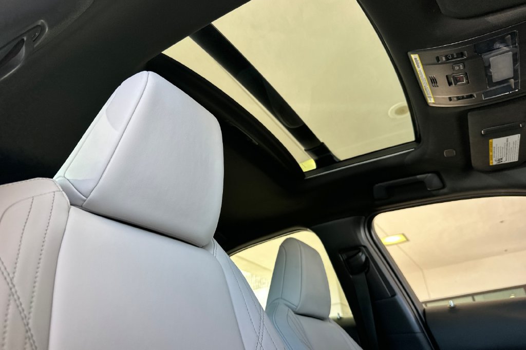 Used 2025 Lexus UX 300h FWD w/ Accessory Package (Z2) image 19