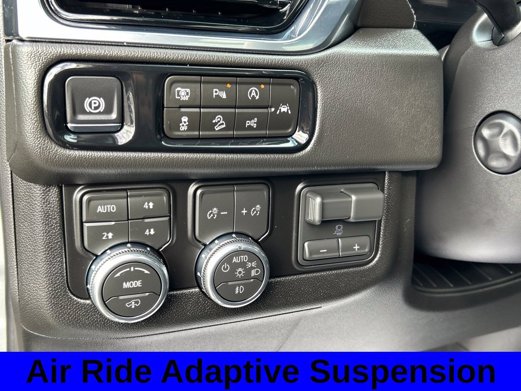Used 2026 GMC Yukon Denali w/ Sun & Power Step Package AWD/4WD image 14
