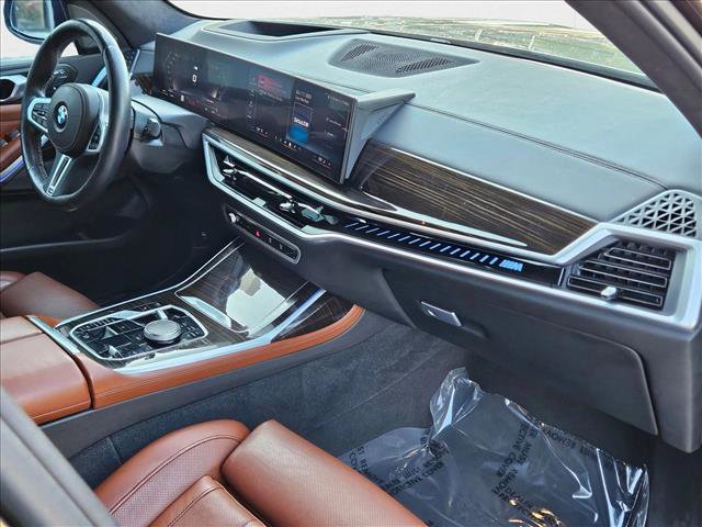 Used 2024 BMW X7 M60i w/ Climate Comfort Package image 25