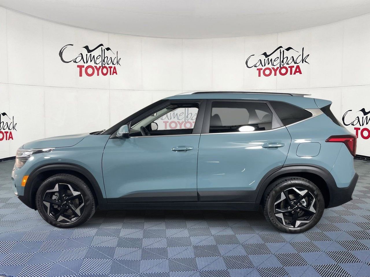 Used 2025 Kia Seltos EX w/ EX Sunroof Package image 4