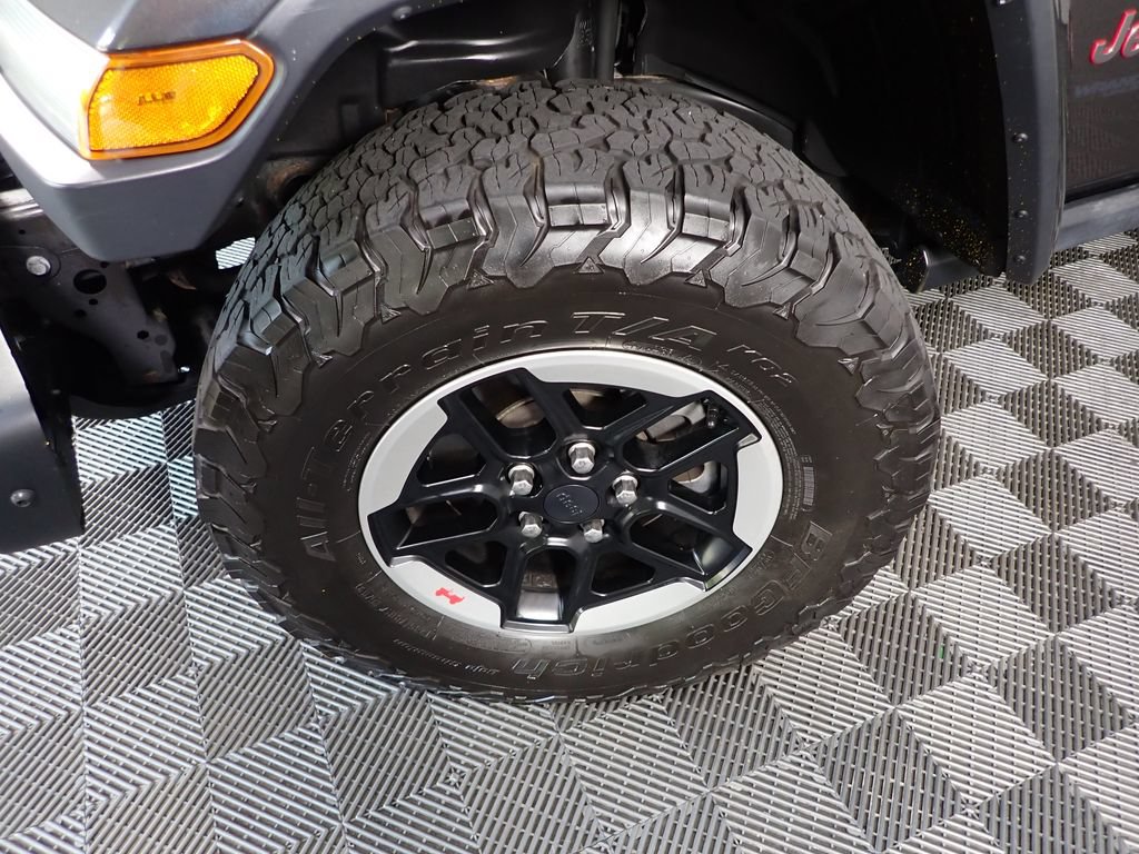 Used 2018 Jeep Wrangler Unlimited Rubicon w/ Dual Top Group AWD/4WD image 40