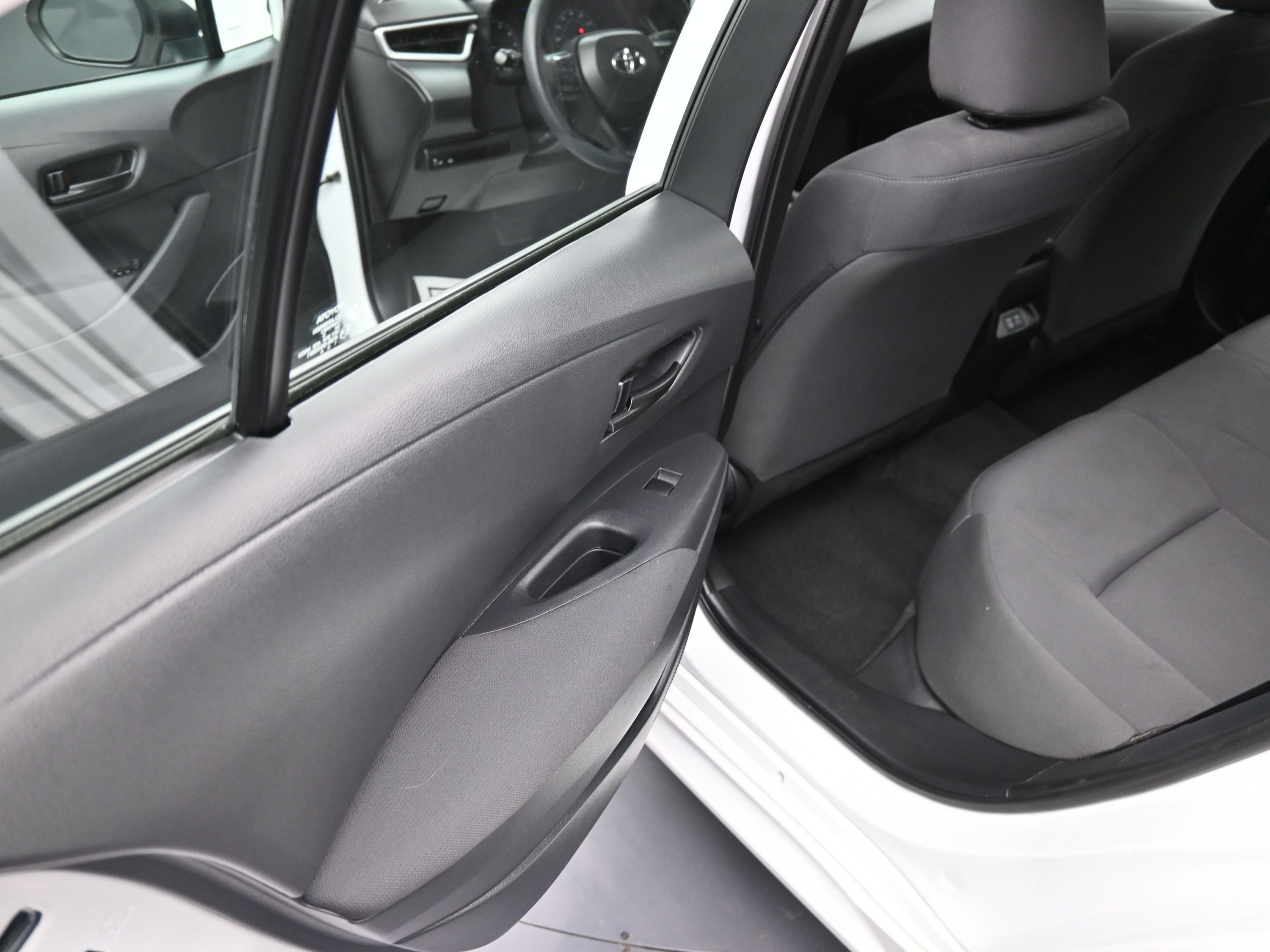 Used 2023 Toyota Corolla LE image 21