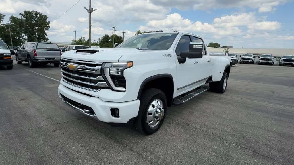Used 2025 Chevrolet Silverado 3500 High Country w/ High Country Premium Package AWD/4WD image 4