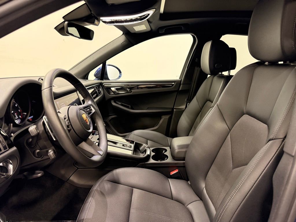 Used 2022 Porsche Macan w/ Premium Package image 12