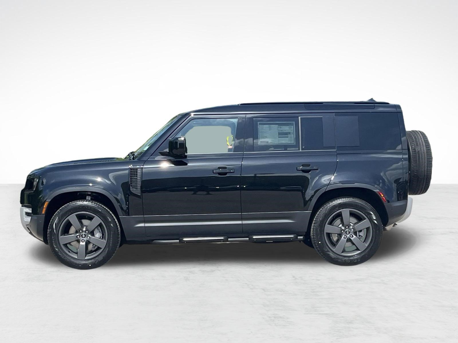 Used 2025 Land Rover Defender 110 S image 2