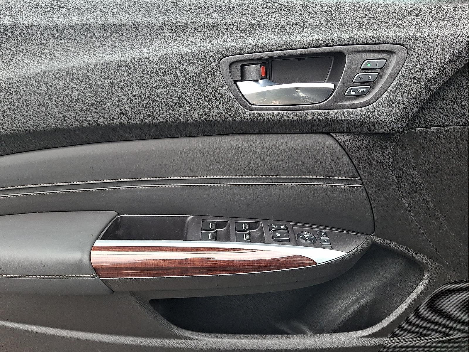 Used 2015 Acura TLX FWD image 10