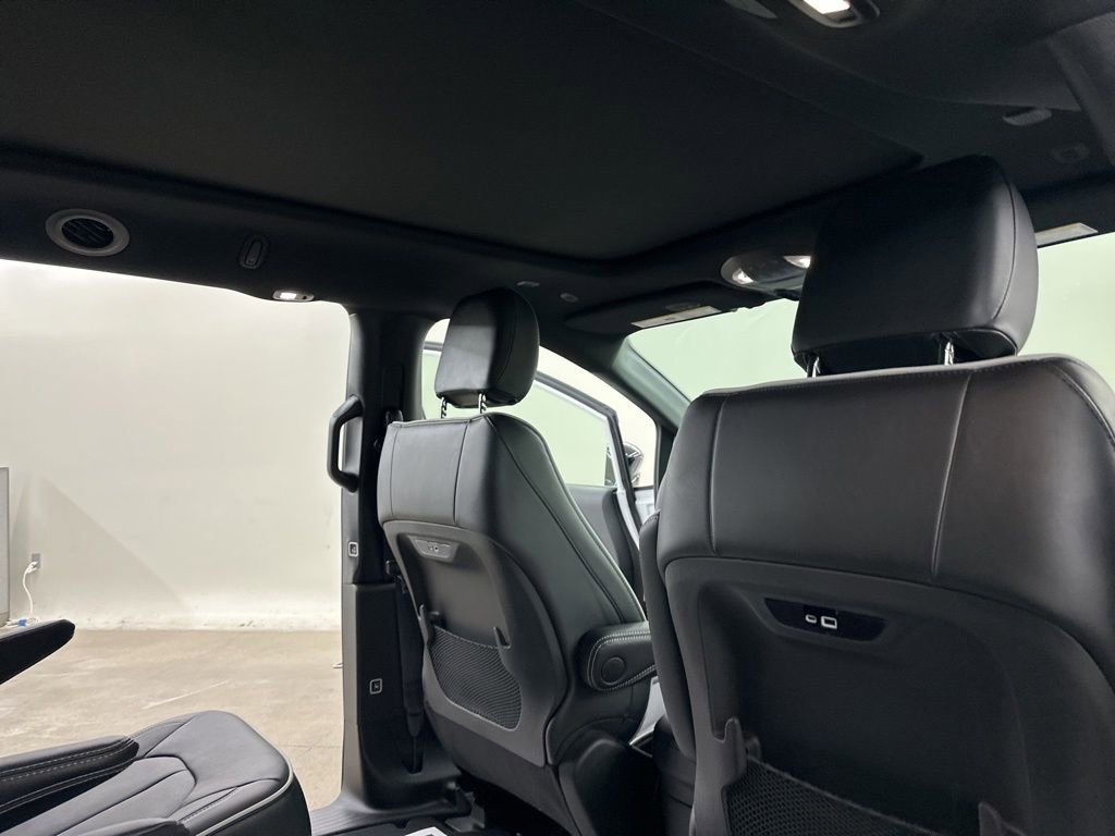 New 2026 Chrysler Pacifica Limited image 19