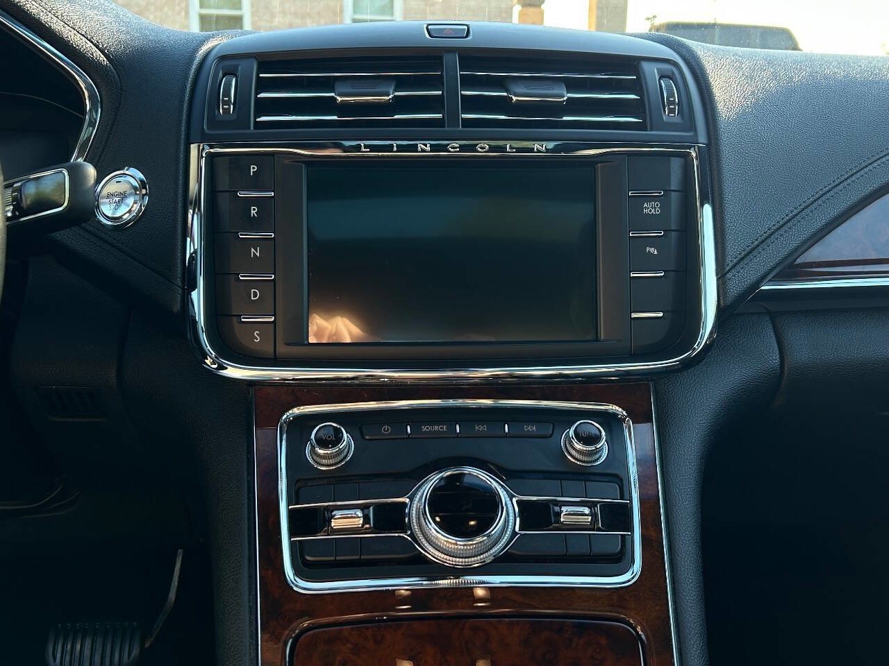 Used 2017 Lincoln Continental Select w/ Climate Package AWD/4WD image 14
