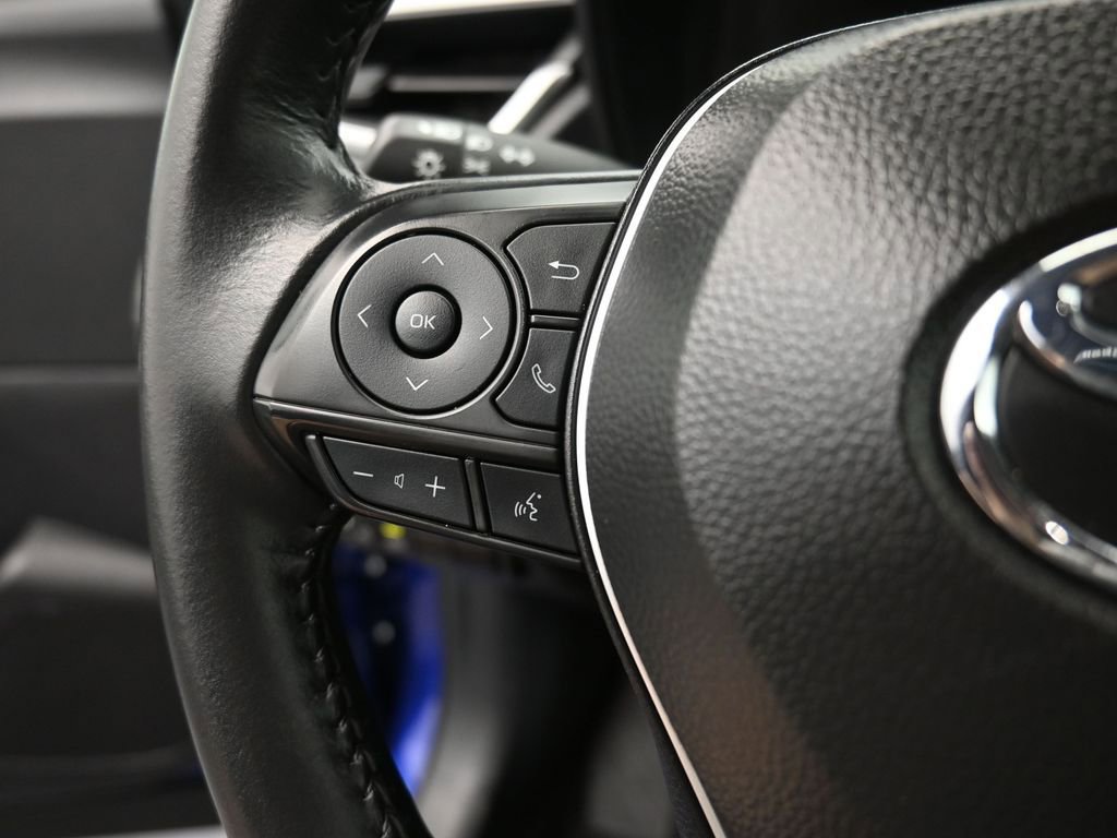 Used 2025 Toyota Corolla Cross LE image 6