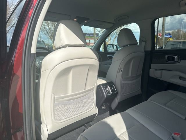 Used 2025 Kia Sorento S image 23