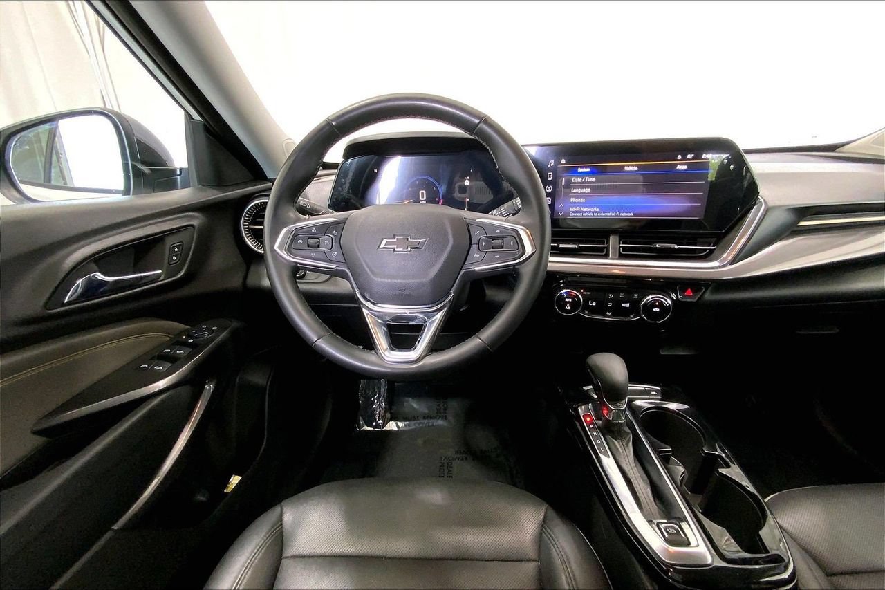 Used 2025 Chevrolet Trax ACTIV w/ Driver Confidence Package FWD image 4