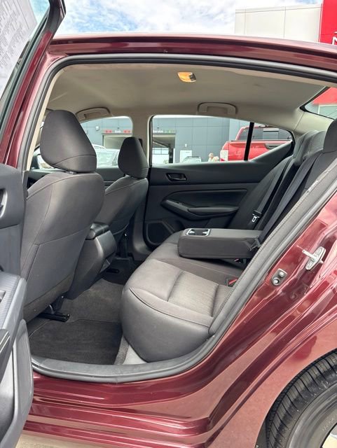 Used 2025 Nissan Altima 2.5 SV FWD image 6