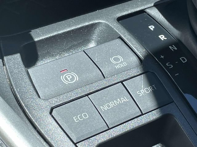 Used 2021 Toyota RAV4 XLE FWD image 32