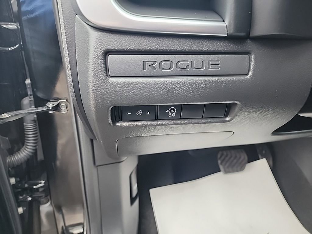 Used 2023 Nissan Rogue S image 16
