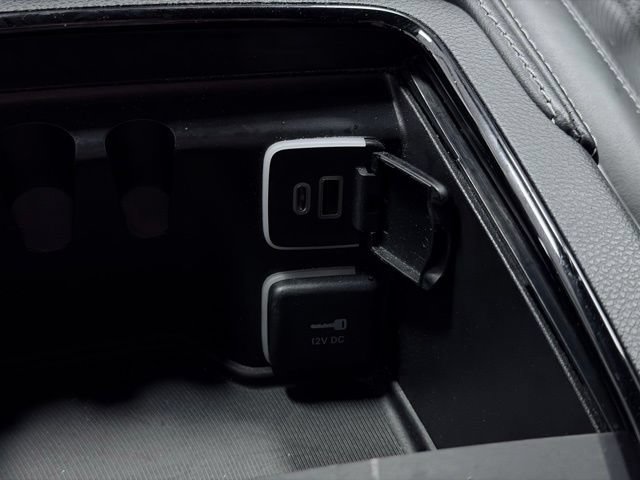 Used 2025 Chrysler Pacifica Limited FWD image 41