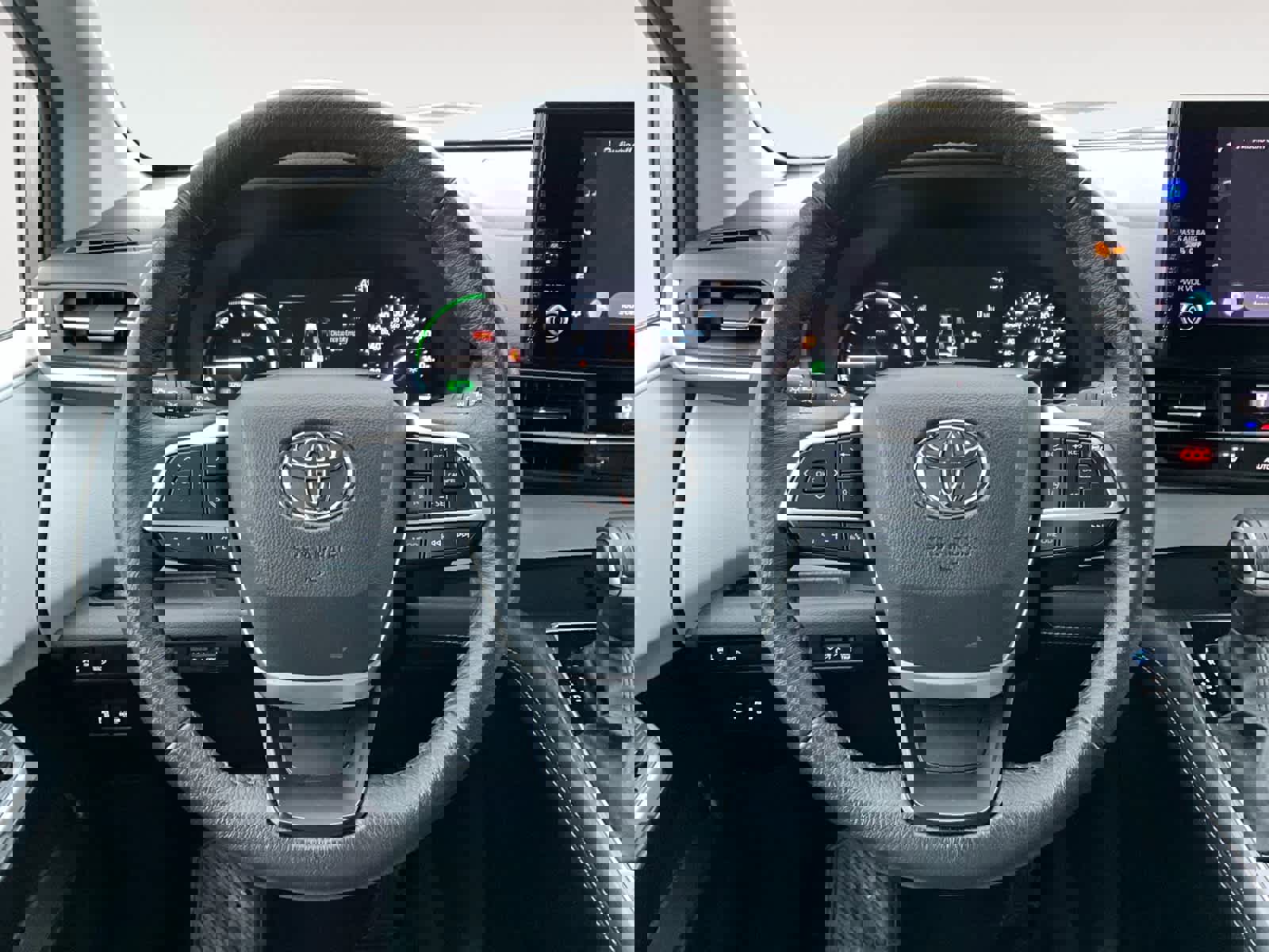 Used 2025 Toyota Sienna XLE image 14