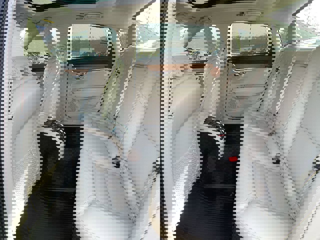 Used 2020 Volvo S90 T6 Inscription image 24