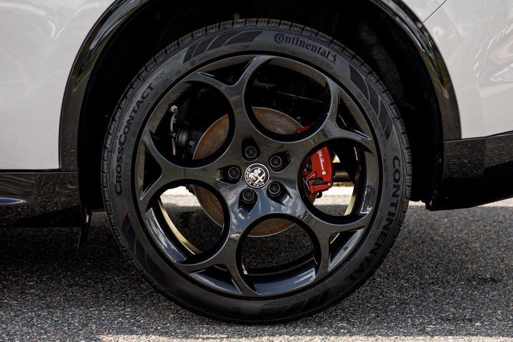 New 2025 Alfa Romeo Stelvio Sprint image 15