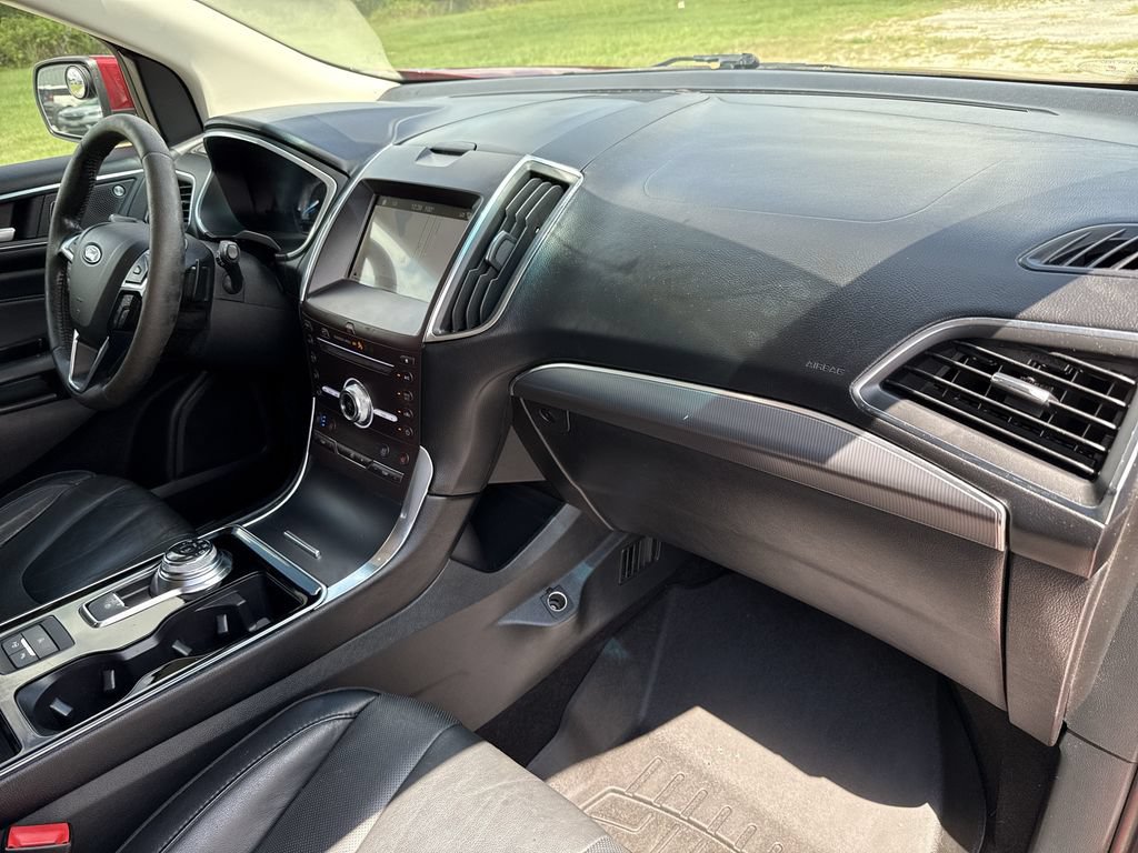 Used 2019 Ford Edge Titanium w/ Equipment Group 301A AWD/4WD image 30