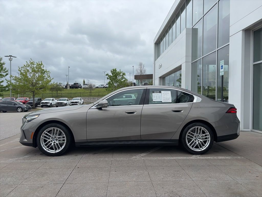 Used 2024 BMW 530i image 4