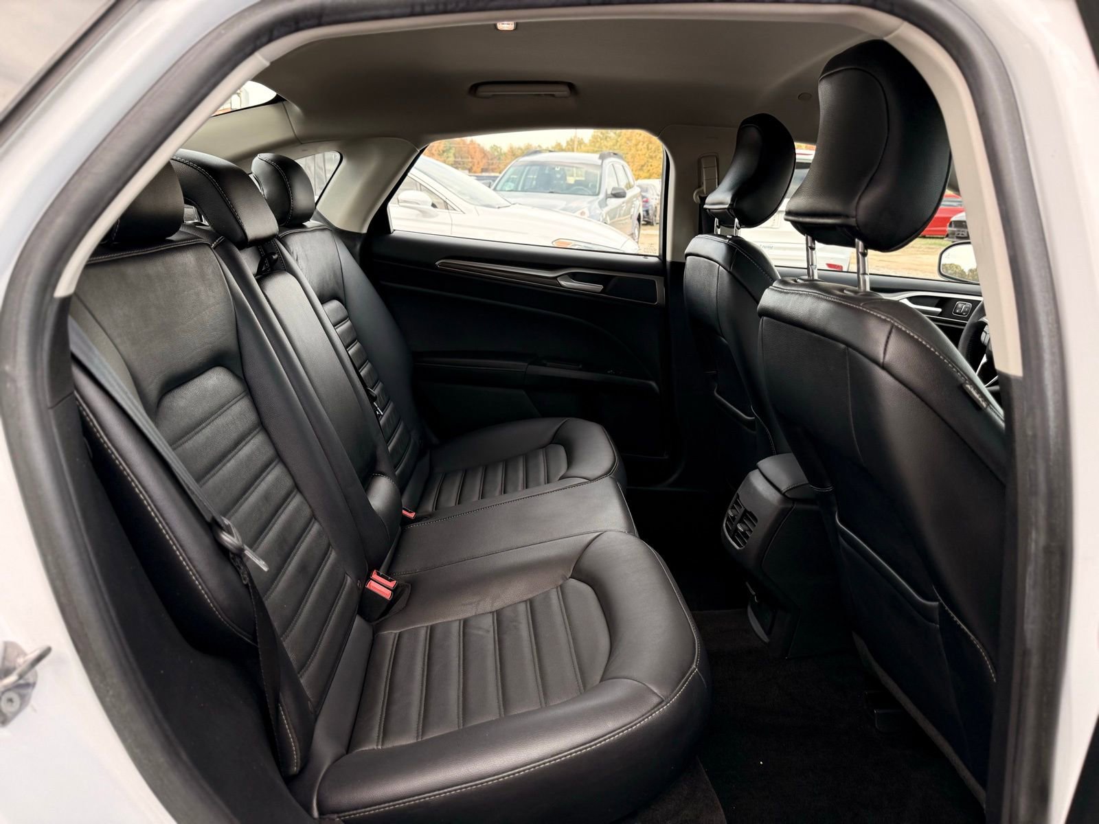 Used 2017 Ford Fusion SE w/ Equipment Group 602A FWD image 15