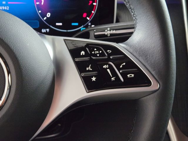 Used 2025 Mercedes-Benz GLC 300 image 32