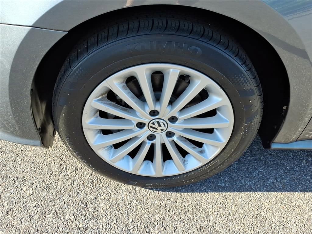 Used 2017 Volkswagen Passat 1.8T SE FWD image 11