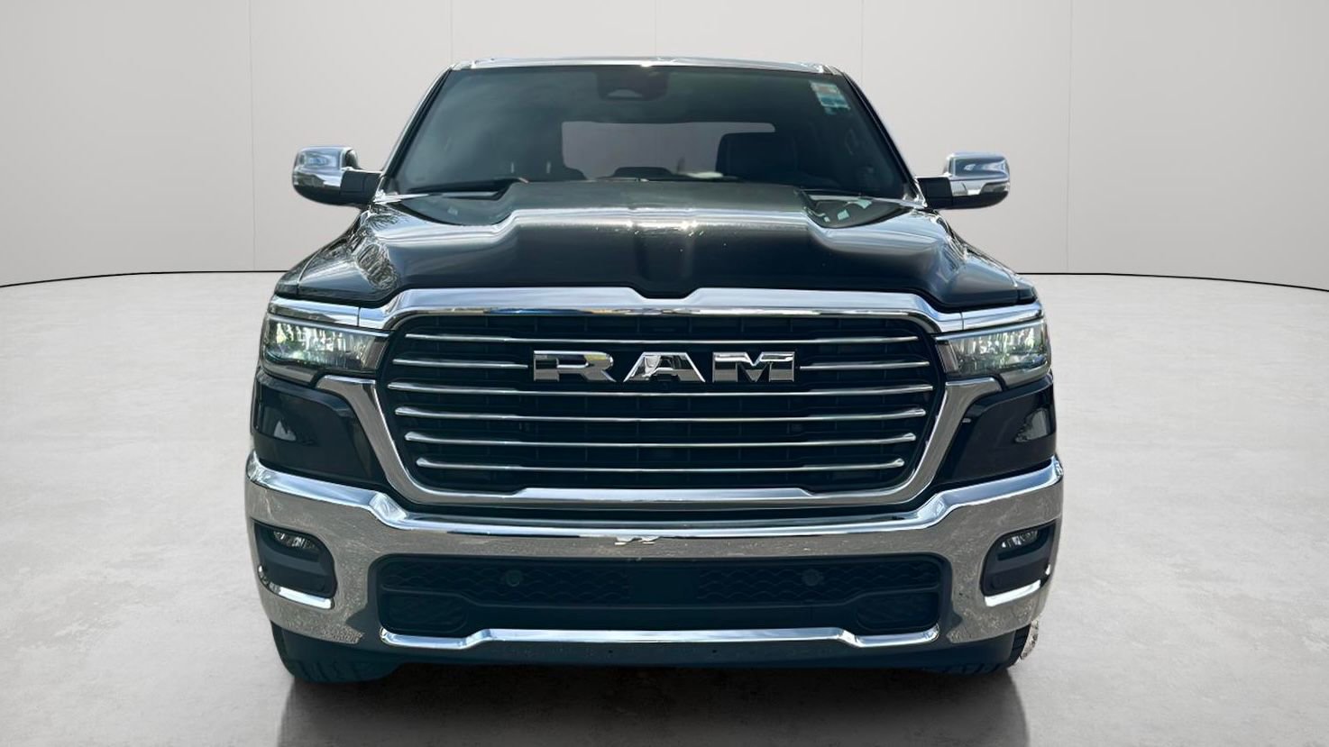 Used 2025 RAM 1500 Laramie AWD/4WD image 12