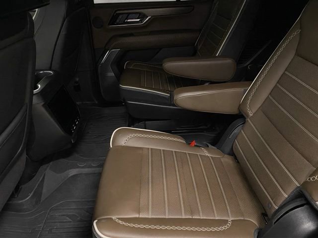 Used 2025 GMC Yukon Denali Ultimate w/ LPO, Floor Liner Package image 19