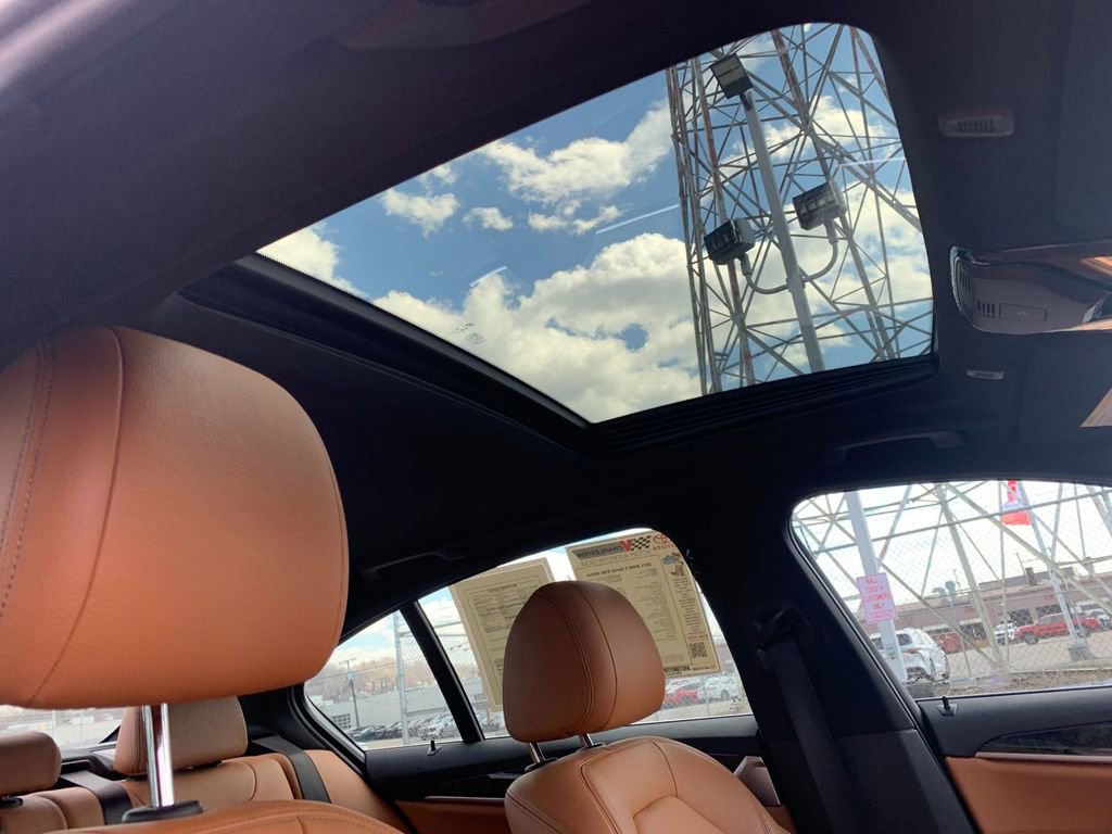 Used 2021 BMW 530i xDrive w/ Premium Package image 18