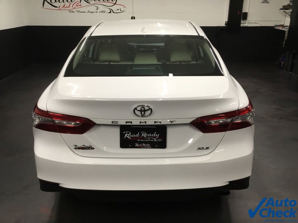 Used 2020 Toyota Camry XLE image 9