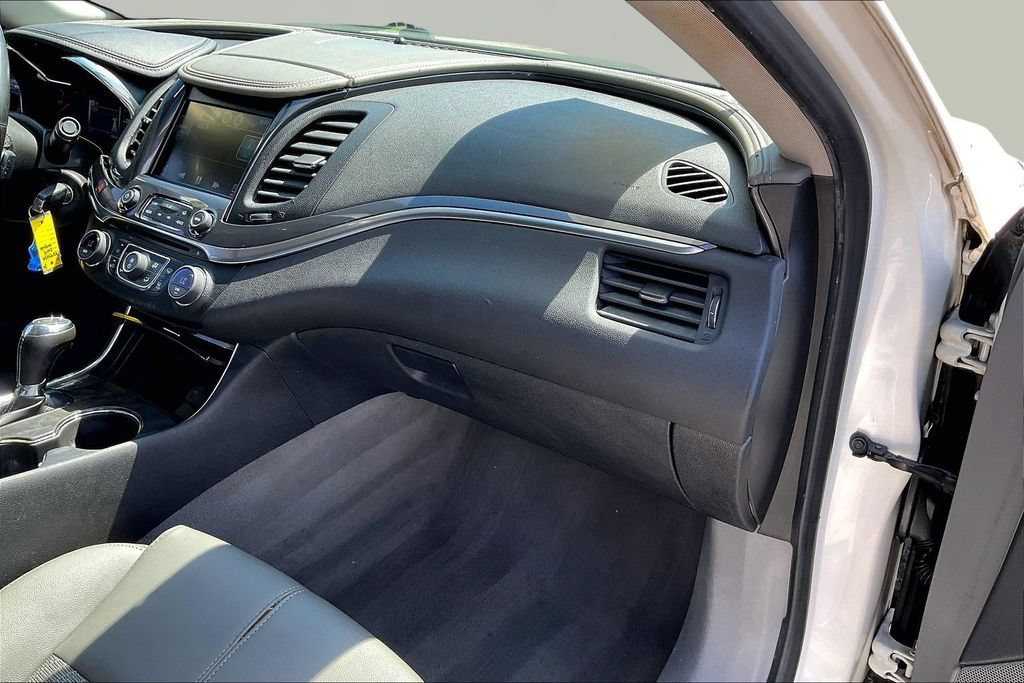 Used 2014 Chevrolet Impala LT w/ Convenience Package FWD image 29