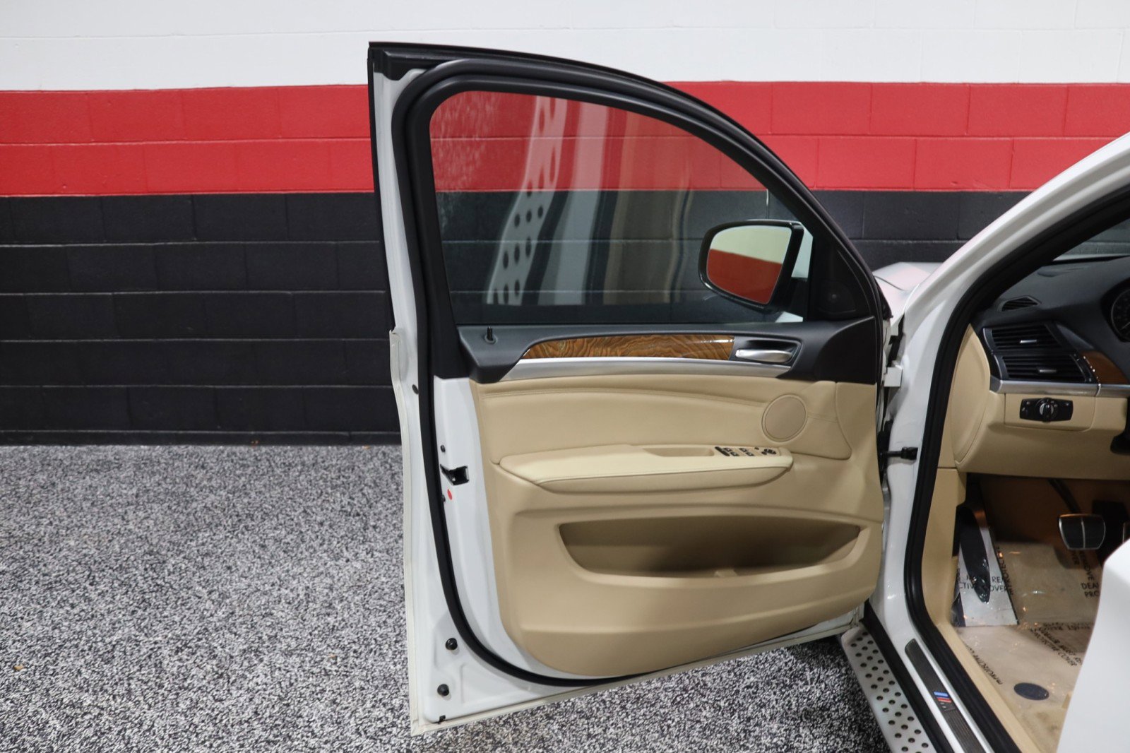 Used 2014 BMW X6 xDrive50i image 36