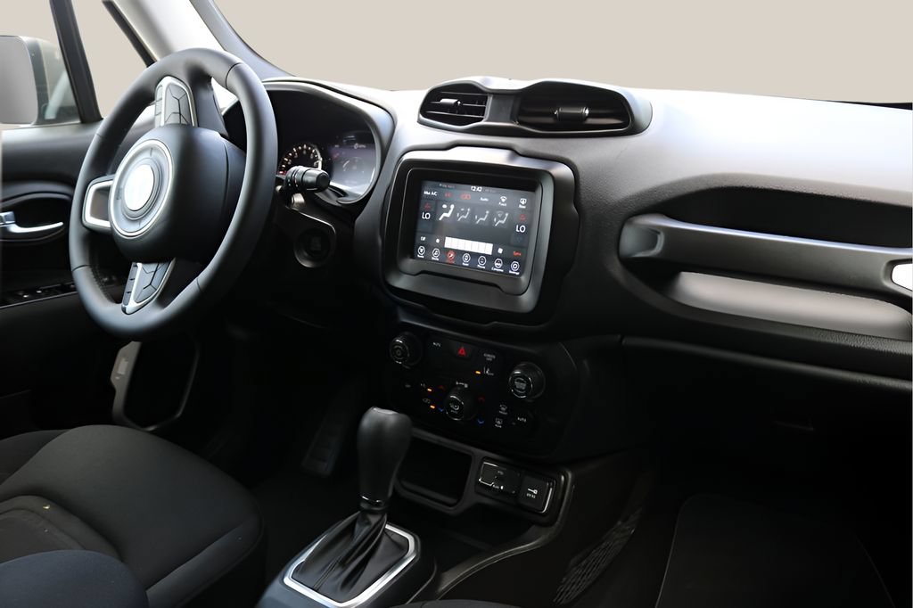 Used 2021 Jeep Renegade Latitude FWD image 18