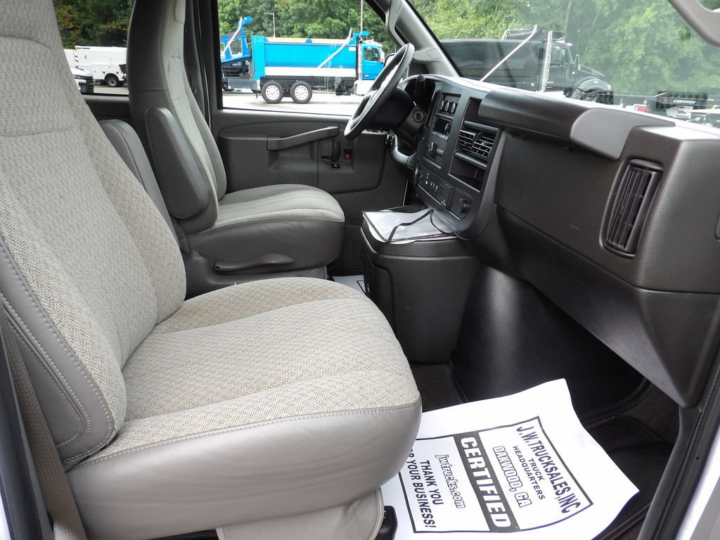 Used 2025 Chevrolet Express 3500 LT w/ LT Preferred Equipment Group RWD image 43