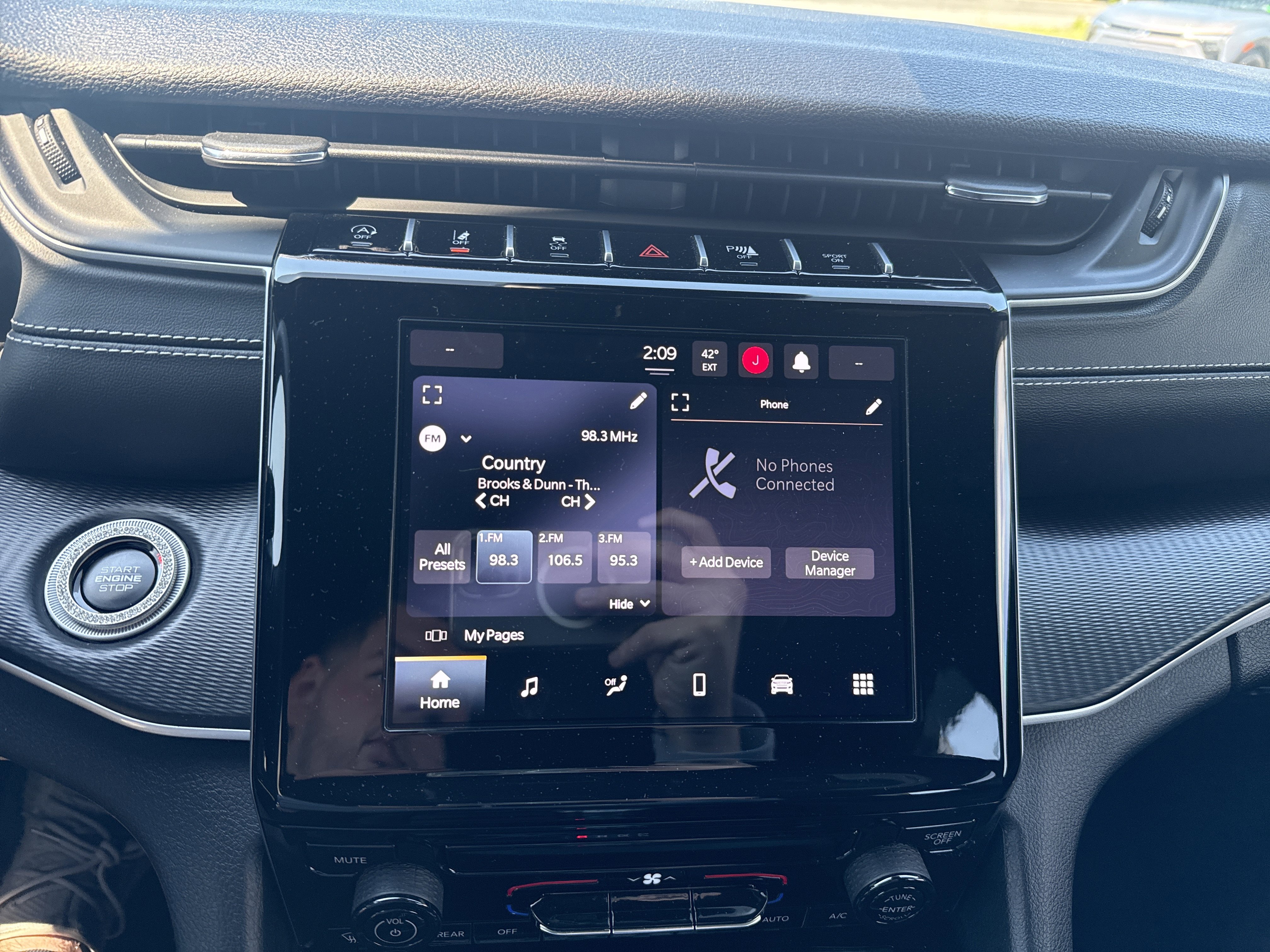 Used 2024 Jeep Grand Cherokee Laredo X w/ Trailer Tow Package AWD/4WD image 24