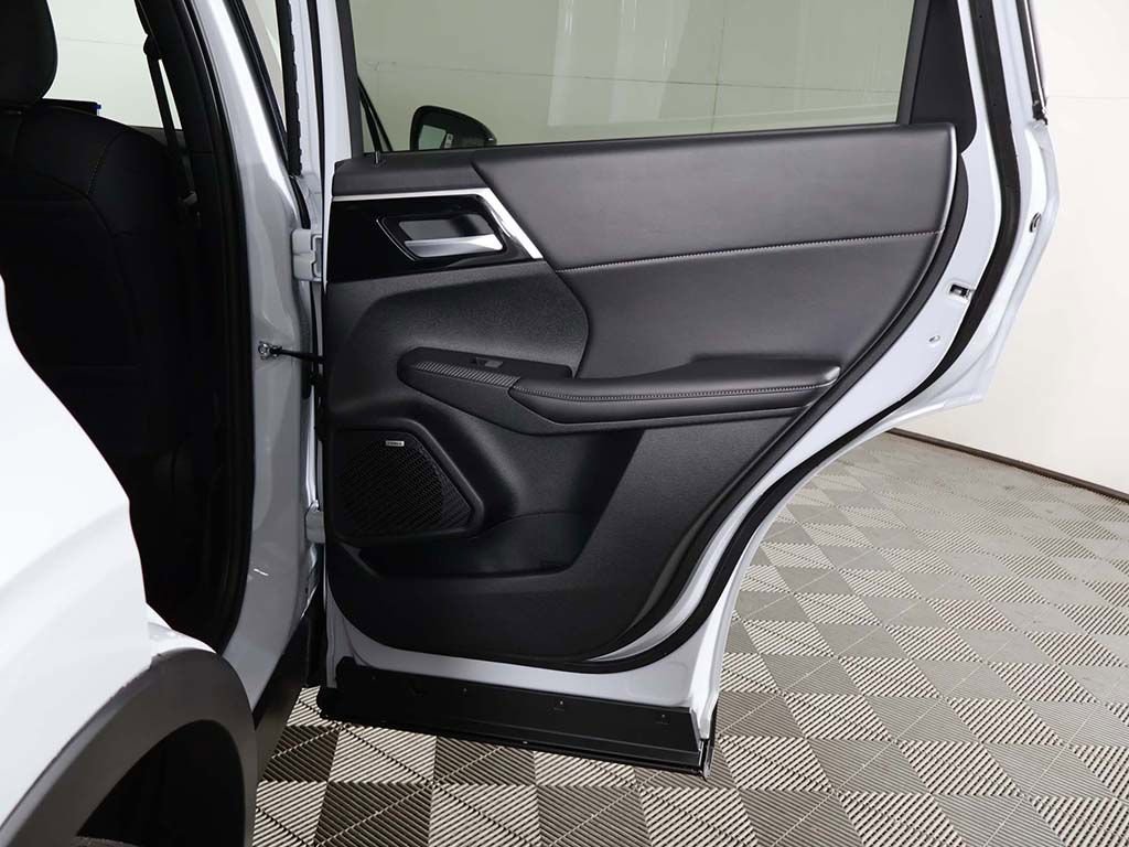 New 2026 Mitsubishi Outlander LE FWD image 24