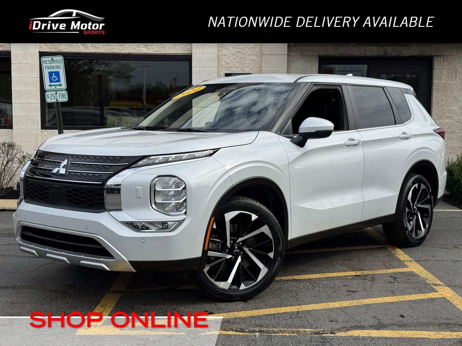 Used 2024 Mitsubishi Outlander SE image 1