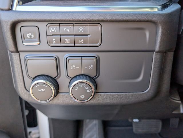 Used 2026 Chevrolet Suburban LT image 33