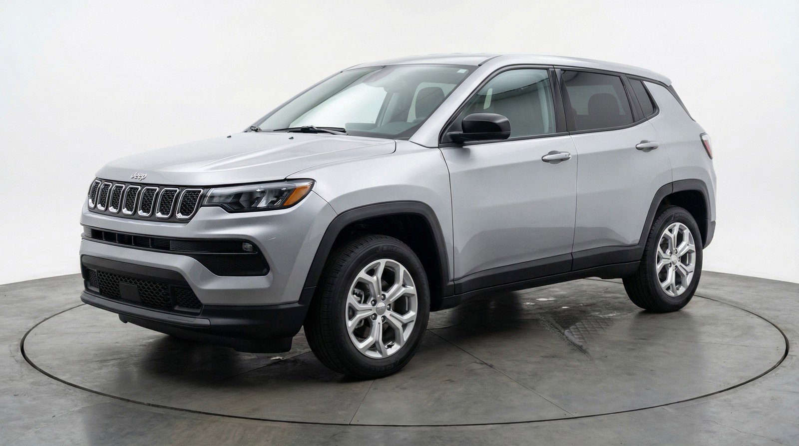 Used 2025 Jeep Compass Latitude image 3
