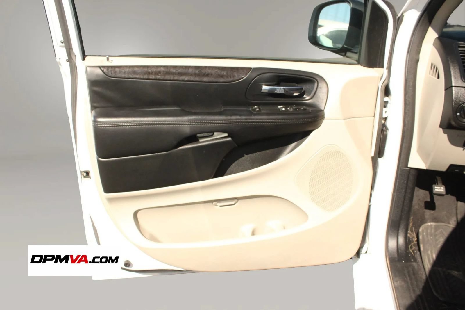 Used 2016 Dodge Grand Caravan SE w/ Quick Order Package 29E SE FWD image 12
