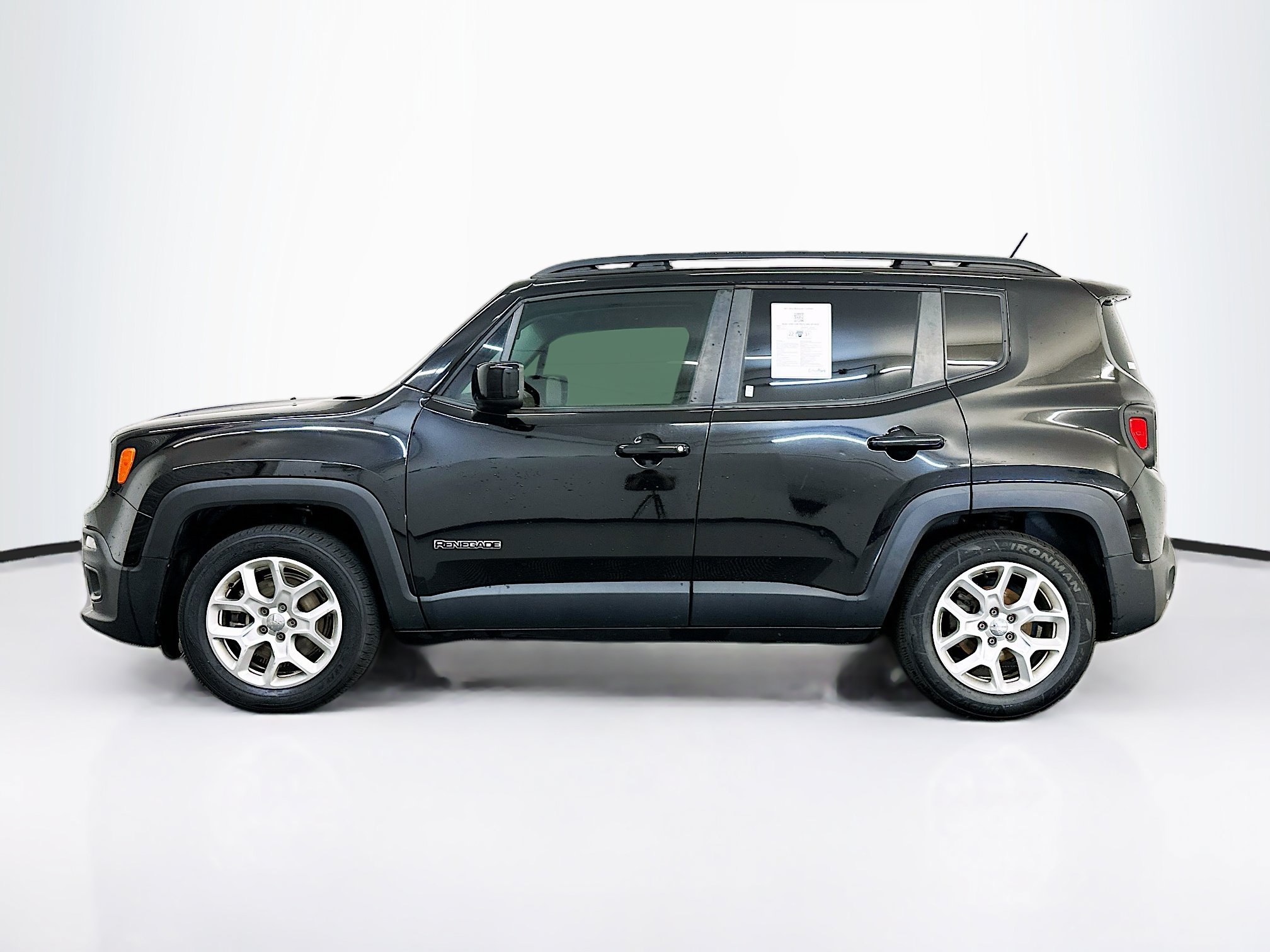 Used 2015 Jeep Renegade Latitude FWD image 4