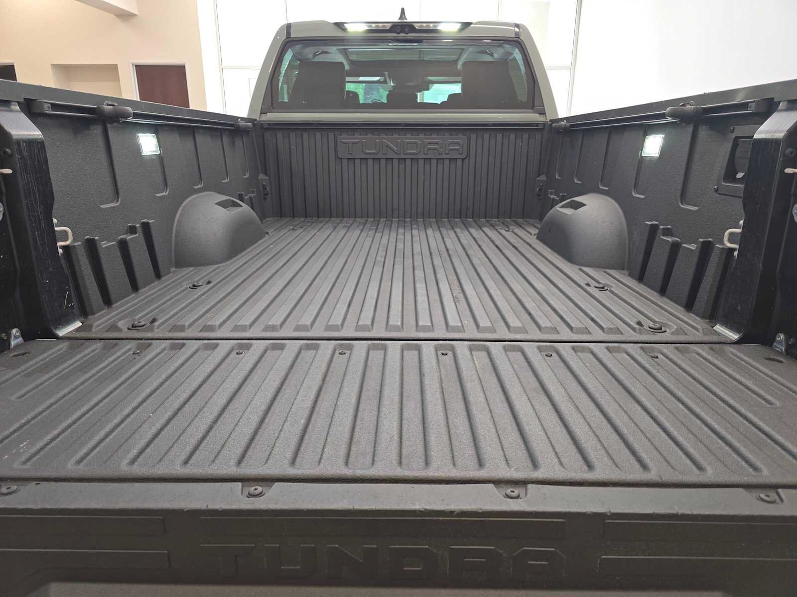 Used 2024 Toyota Tundra Limited AWD/4WD image 31