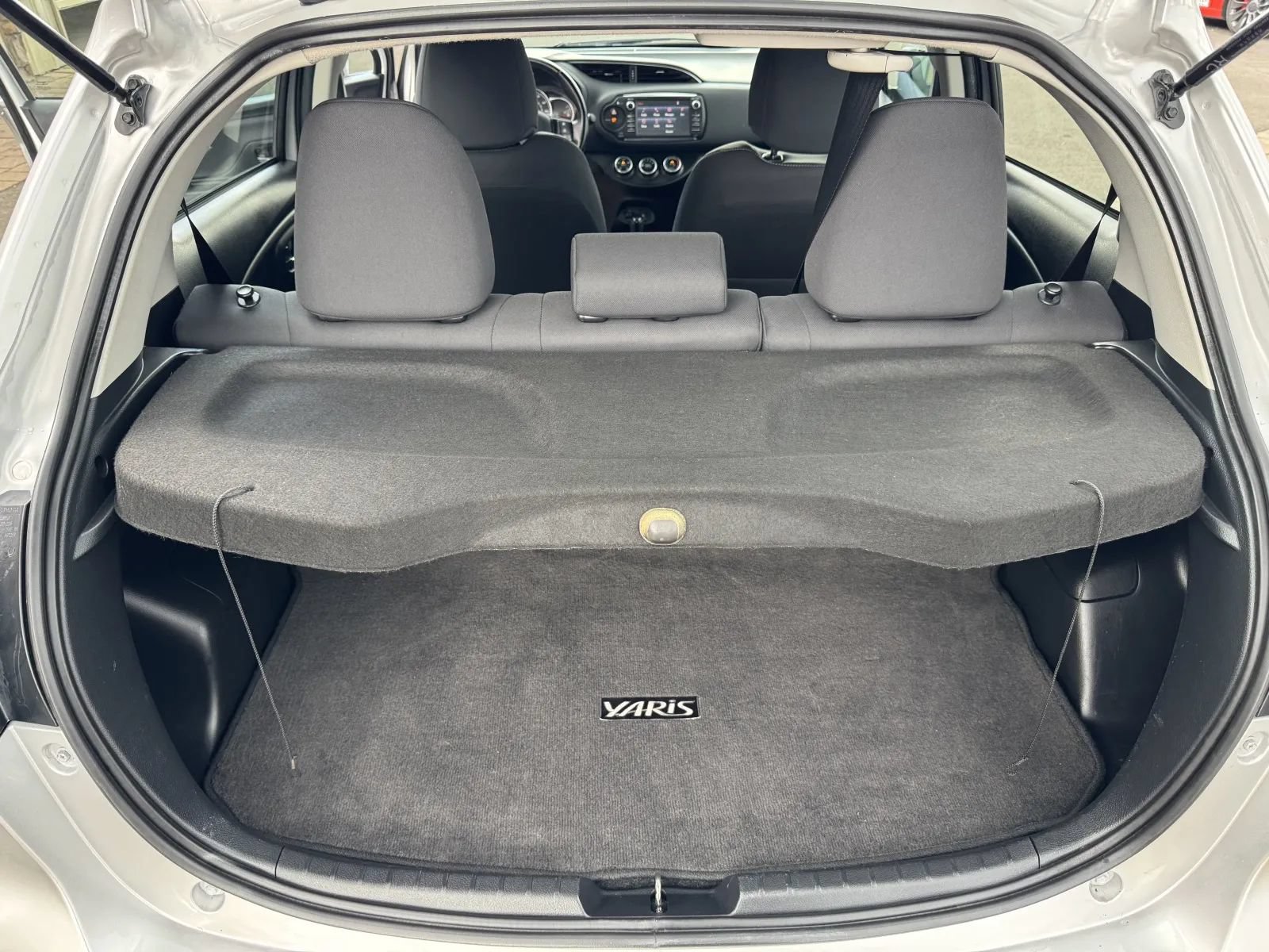 Used 2018 Toyota Yaris SE w/ Carpet Mat Package FWD image 28