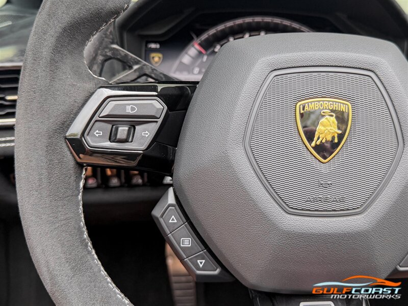 Used 2019 Lamborghini Huracan Performante AWD/4WD image 27