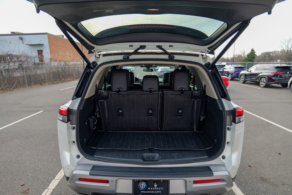 Used 2022 Nissan Pathfinder Platinum w/ Cargo Package image 61